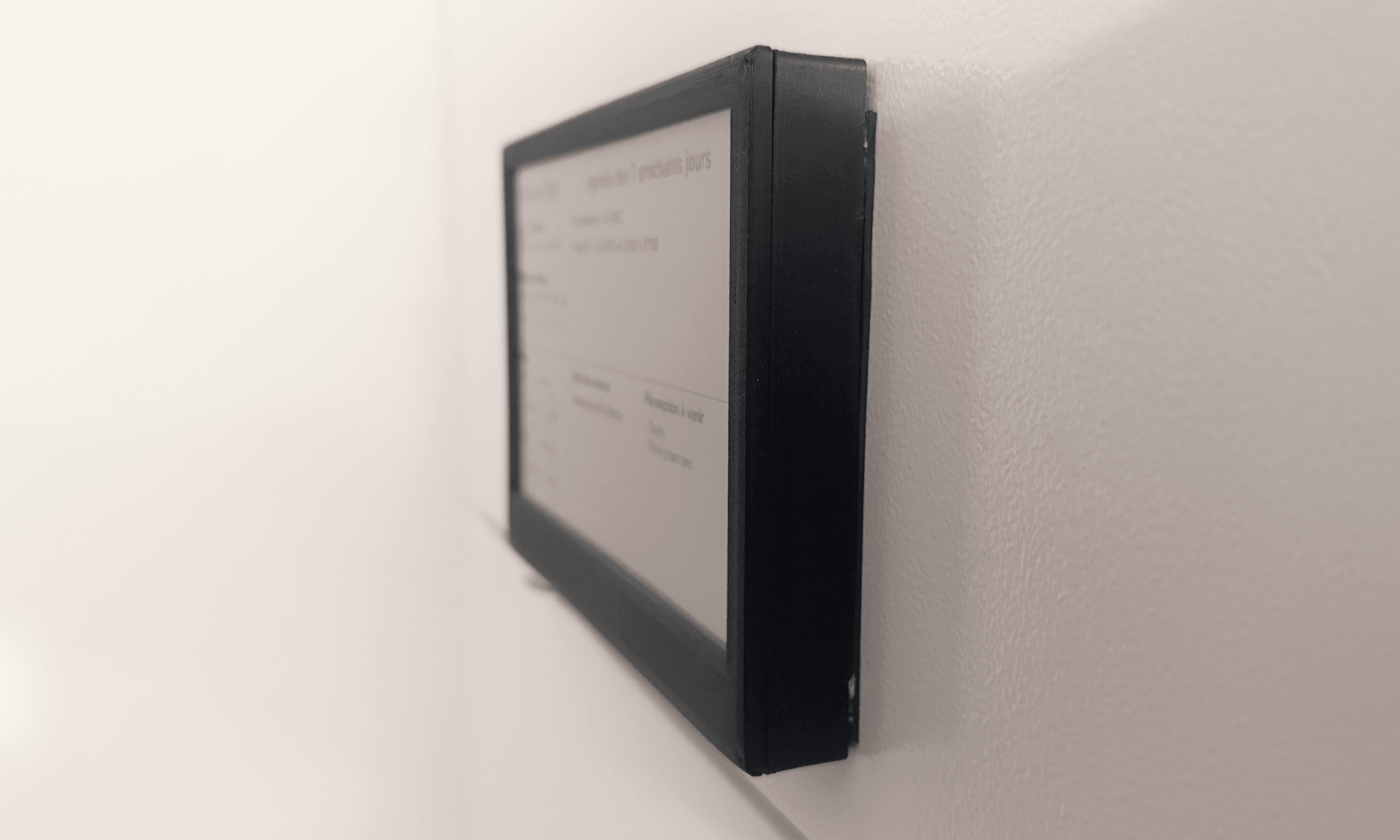 Vue de côté du dashboard E-ink